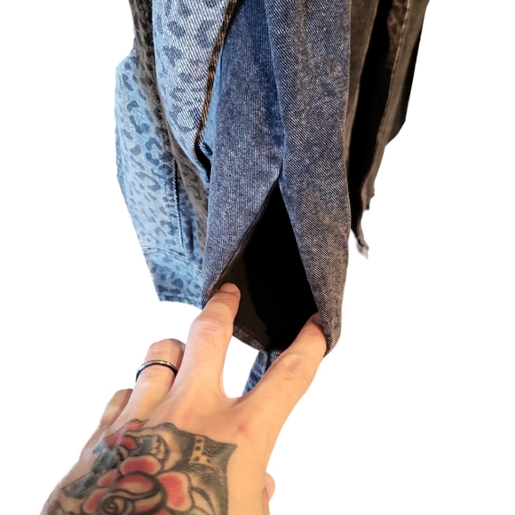 Fashion Nova denim jacket leopard print sleeves black edgy stylish fierce - Picture 5 of 8